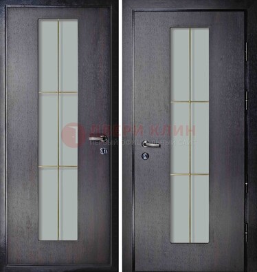 Темная стальная дверь со стеклом ДС-3 для загородного дома в Пскове