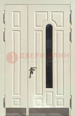 Белая двухстворчатая металлическая дверь со стеклом ДС-71 в Пскове