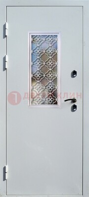 Серая металлическая дверь со стеклом и ковкой ДС-75 в Пскове