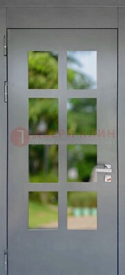 Серая металлическая дверь со стеклом ДС-78 в Пскове