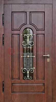 Cтальная дверь со стеклом и ковкой в коричневом цвете ДСК-119 в Пскове