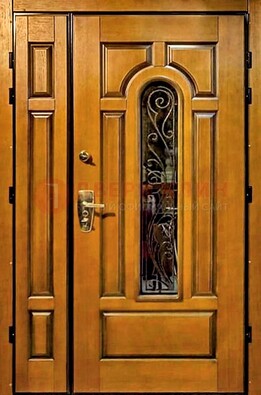 Распашная металлическая дверь со стеклом и ковкой для дома ДСК-152 в Пскове