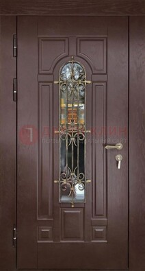 Темная железная дверь со стеклом и ковкой для частного дома ДСК-156 в Пскове