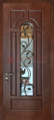 Коричневая наружная дверь со стеклом и ковкой для дома ДСК-159 в Пскове