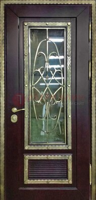 Темная уличная дверь порошок со стеклом и ковкой ДСК-167 в Пскове