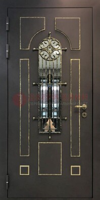 Темная входная дверь Винорит со стеклом и ковкой ДСК-211 в Пскове
