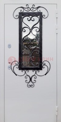 Белая уличная дверь Порошок со стеклом и ковкой ДСК-222 в Пскове