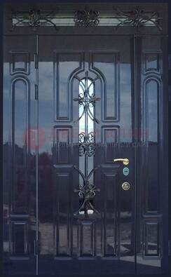 Глянцевая полуторная дверь Винорит стекло и ковка ДСК-275 в Пскове