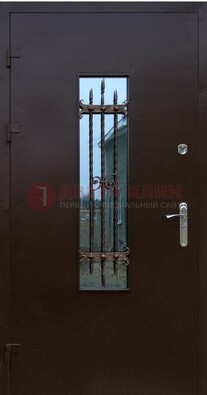 Надежная металлическая дверь со стеклом и ковкой ДСК-47 в Пскове