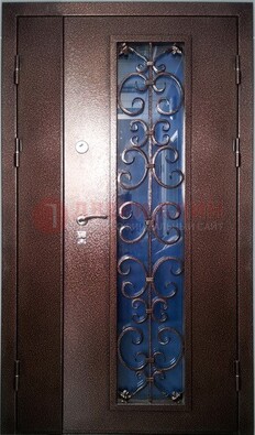 Двойная металлическая дверь со стеклом и ковкой ДСК-4 в Пскове