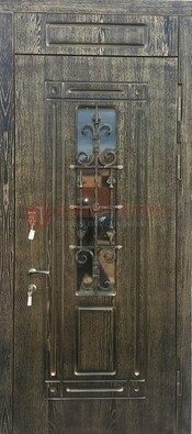Зеленая входная дверь со стеклом и ковкой ДСК-67 в Пскове