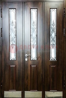 Входная дверь со стеклом и ковкой ДСК-72 в кирпичный дом в Пскове