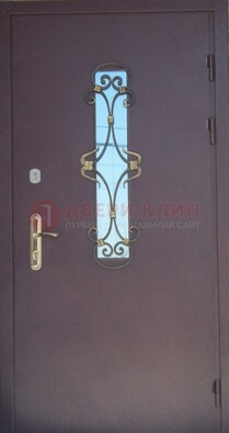 Металлическая дверь со стеклом и ковкой ДСК-77 в Пскове