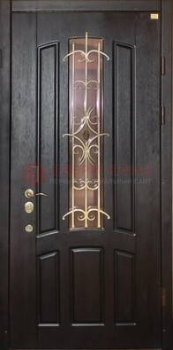 Металлическая дверь со стеклом и ковкой ДСК-79 для загородного дома в Пскове