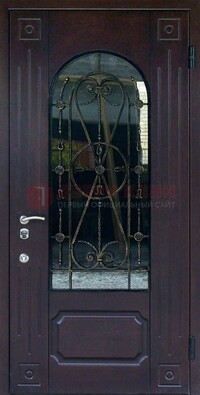 Стальная дверь со стеклом и ковкой ДСК-80 в загородный дом в Пскове
