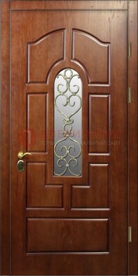 Коричневая входная дверь со стеклом и золотистой ковкой ДСК-83 в Пскове