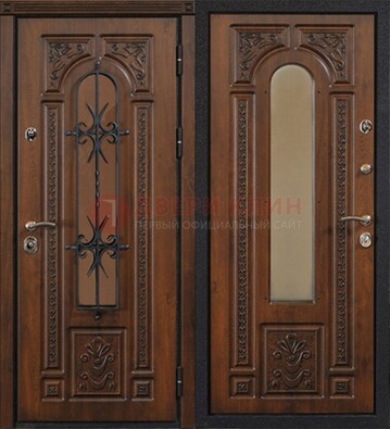 Входная дверь со стеклом и ковкой ДСК-91 в дом из дерева в Пскове