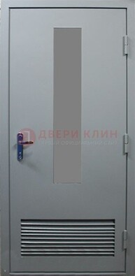 Серая металлическая техническая дверь с декоративной вставкой ДТ-14 в Пскове