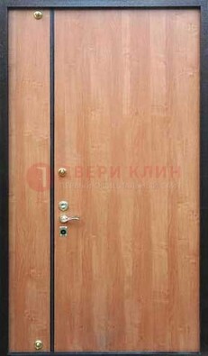 Светлая тамбурная дверь ДТМ-29 в Пскове