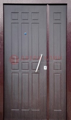 Коричневая тамбурная дверь ДТМ-30 в Пскове