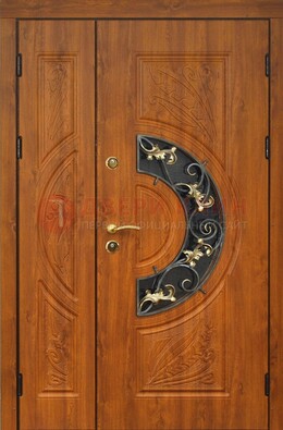 Входная дверь цвета золотой дуб с виноритом и ковкой ДВТ-176 в Пскове
