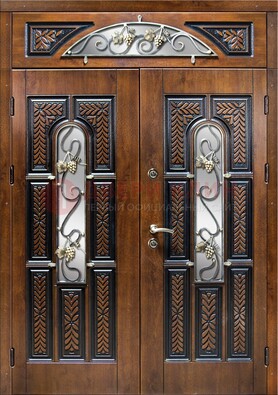 Входная двухстворчатая дверь с виноритом и ковкой ДВТ-183 в Пскове