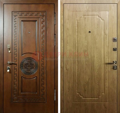Коричневая железная дверь с виноритом ДВТ-44 в Пскове