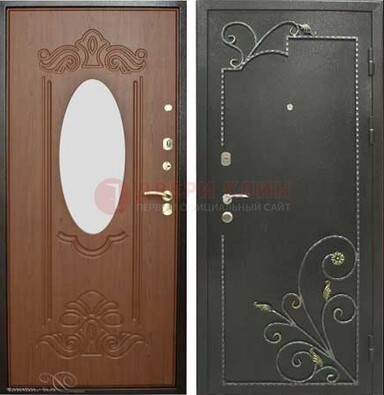 Черная входная дверь с зеркалом и ковкой ДЗ-16 в Пскове