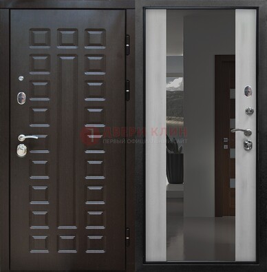 Коричневая металлическая дверь с зеркалом ДЗ-22 в Пскове