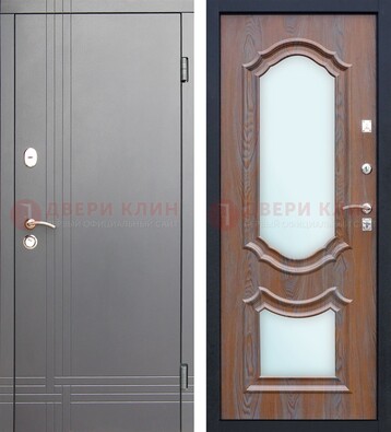 Белая уличная дверь со светлой МДФ и зеркалом ДЗ-77 в Пскове