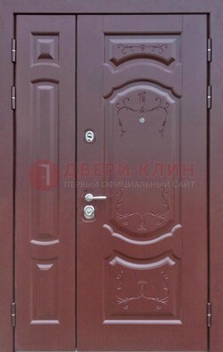 Коричневая стальная полуторная дверь с МДФ ПЛ-14 в Пскове