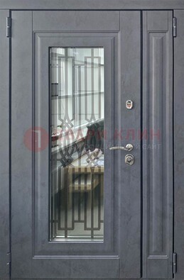Серая стальная дверь Винорит со стеклом и ковкой ПЛ-29 в Пскове
