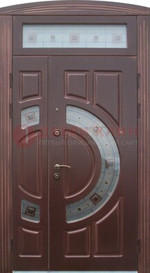 Коричневая двухстворчатая железная дверь с МДФ и витражом ВЖ-29 в Пскове